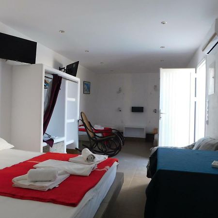 Отель Sea Side Perivolos Экстерьер фото